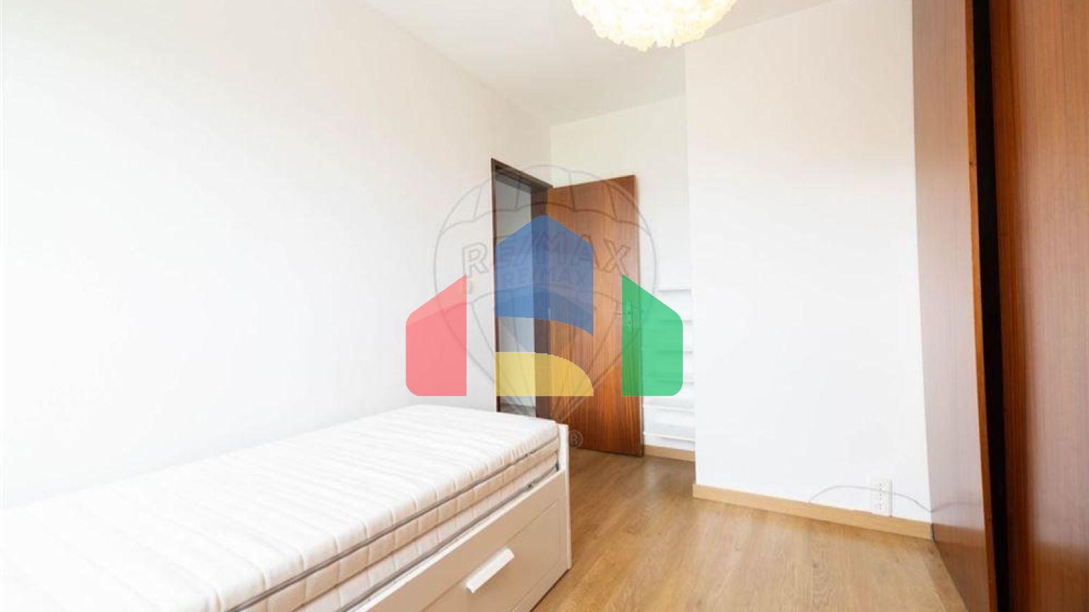 Residential - Condo/Apartment - T3 - Santo António dos Cavaleiros e Frielas, Loures - PT