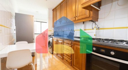 Residential - Condo/Apartment - T3 - Santo António dos Cavaleiros e Frielas, Loures - PT