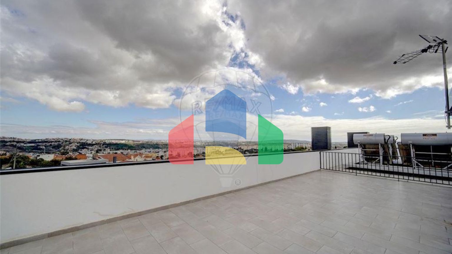 Residential - Condo/Apartment - T3 - Santo António dos Cavaleiros e Frielas, Loures - PT