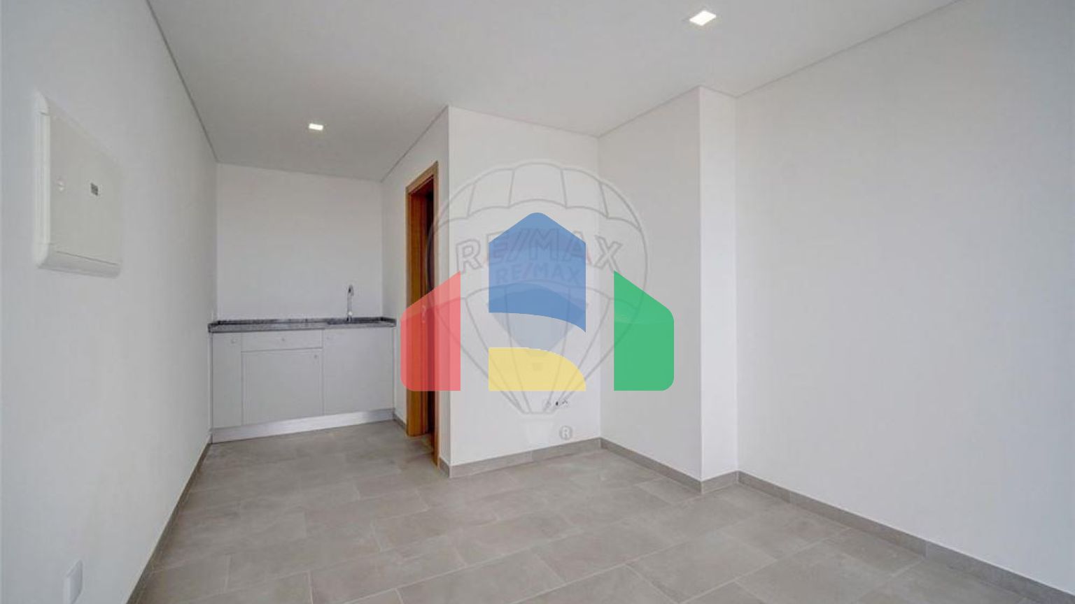 Residential - Condo/Apartment - T3 - Santo António dos Cavaleiros e Frielas, Loures - PT