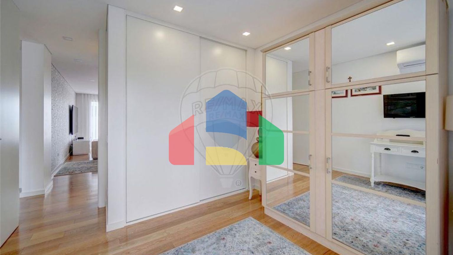 Residential - Condo/Apartment - T3 - Santo António dos Cavaleiros e Frielas, Loures - PT