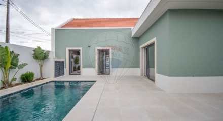 Residential - Single Family Home - T3 - Charneca de Caparica e Sobreda, Almada - PT