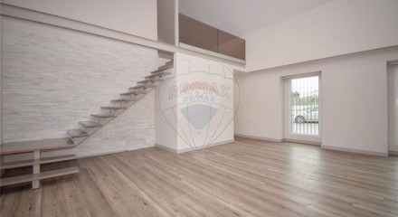 Residential - Single Family Home - T3 - Charneca de Caparica e Sobreda, Almada - PT