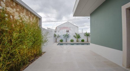 Residential - Single Family Home - T3 - Charneca de Caparica e Sobreda, Almada - PT