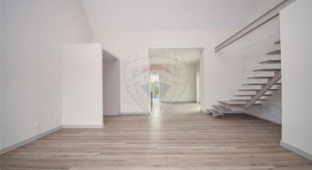Residential - Single Family Home - T3 - Charneca de Caparica e Sobreda, Almada - PT