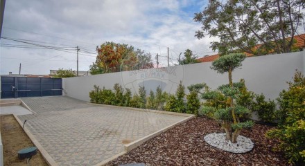 Residential - Single Family Home - T3 - Charneca de Caparica e Sobreda, Almada - PT