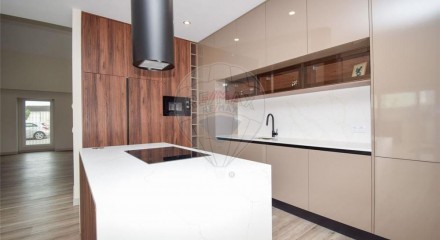 Residential - Single Family Home - T3 - Charneca de Caparica e Sobreda, Almada - PT