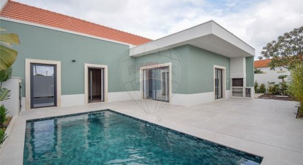 Residential - Single Family Home - T3 - Charneca de Caparica e Sobreda, Almada - PT