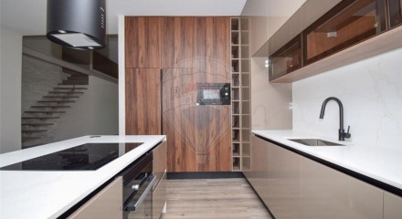 Residential - Single Family Home - T3 - Charneca de Caparica e Sobreda, Almada - PT
