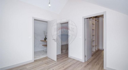 Residential - Single Family Home - T3 - Charneca de Caparica e Sobreda, Almada - PT