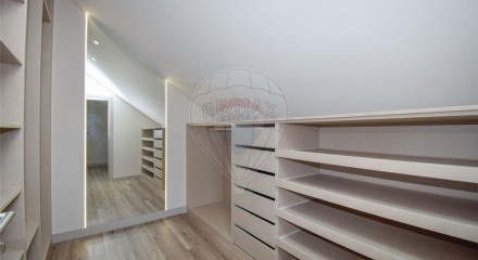 Residential - Single Family Home - T3 - Charneca de Caparica e Sobreda, Almada - PT