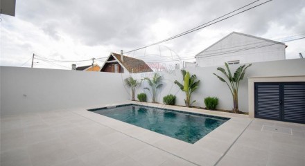Residential - Single Family Home - T3 - Charneca de Caparica e Sobreda, Almada - PT