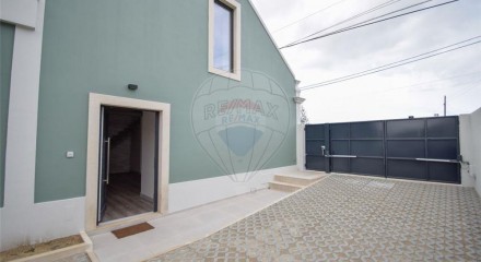 Residential - Single Family Home - T3 - Charneca de Caparica e Sobreda, Almada - PT