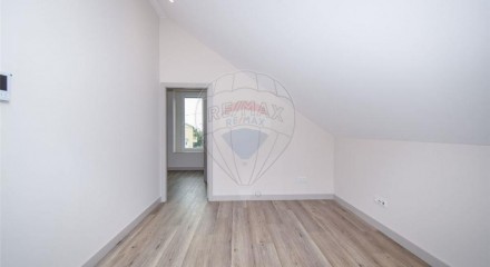 Residential - Single Family Home - T3 - Charneca de Caparica e Sobreda, Almada - PT