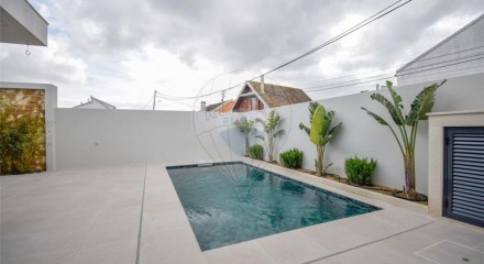 Residential - Single Family Home - T3 - Charneca de Caparica e Sobreda, Almada - PT