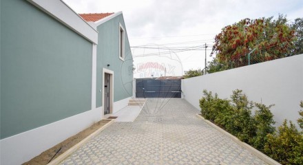 Residential - Single Family Home - T3 - Charneca de Caparica e Sobreda, Almada - PT