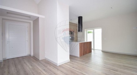 Residential - Single Family Home - T3 - Charneca de Caparica e Sobreda, Almada - PT
