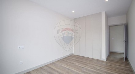 Residential - Single Family Home - T3 - Charneca de Caparica e Sobreda, Almada - PT