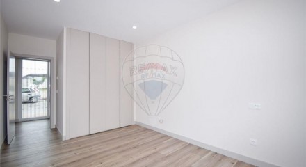 Residential - Single Family Home - T3 - Charneca de Caparica e Sobreda, Almada - PT