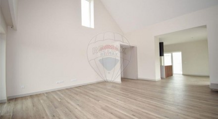 Residential - Single Family Home - T3 - Charneca de Caparica e Sobreda, Almada - PT