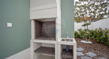 Residential - Single Family Home - T3 - Charneca de Caparica e Sobreda, Almada - PT