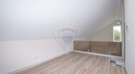 Residential - Single Family Home - T3 - Charneca de Caparica e Sobreda, Almada - PT