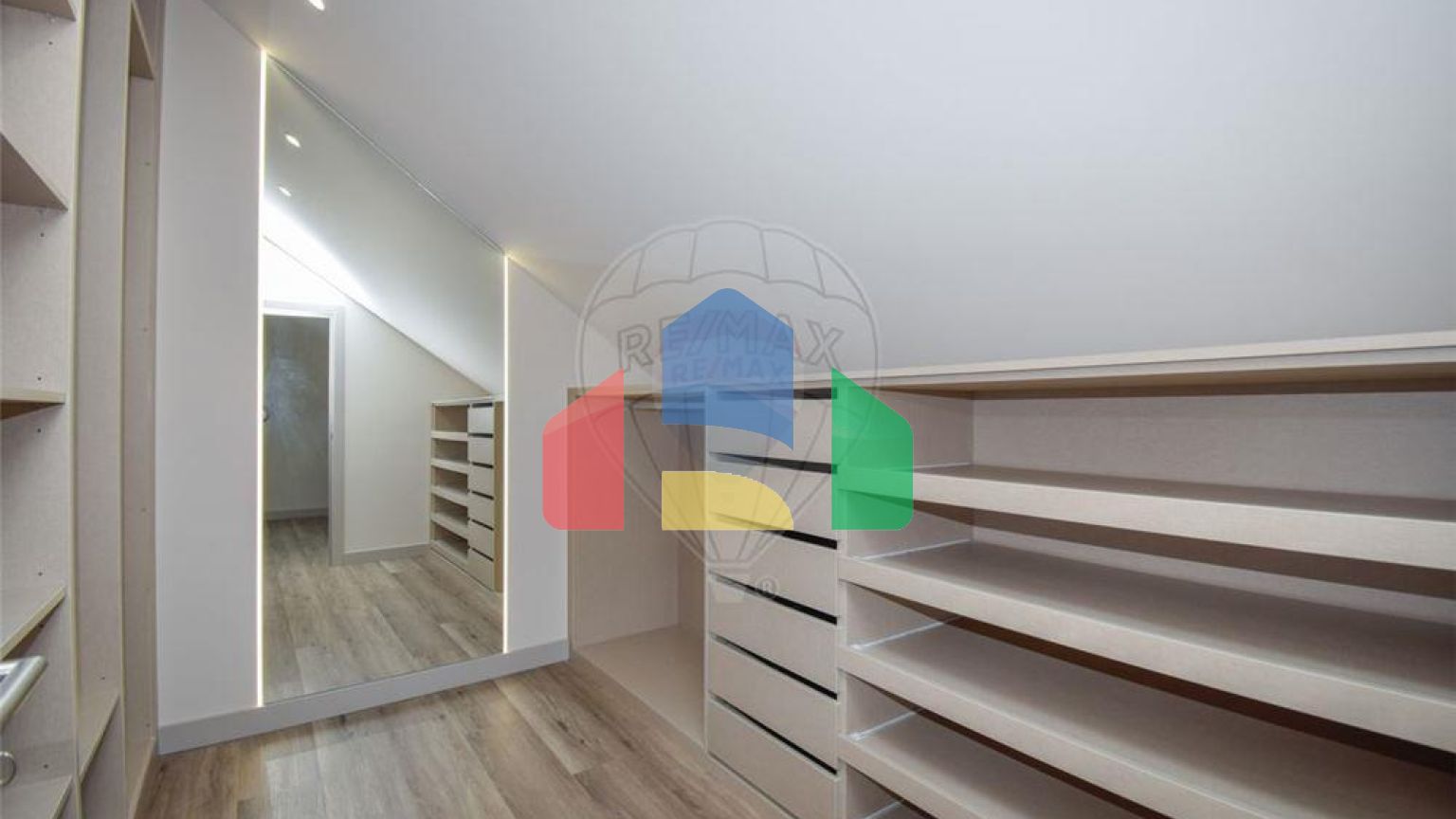 Residential - Single Family Home - T3 - Charneca de Caparica e Sobreda, Almada - PT