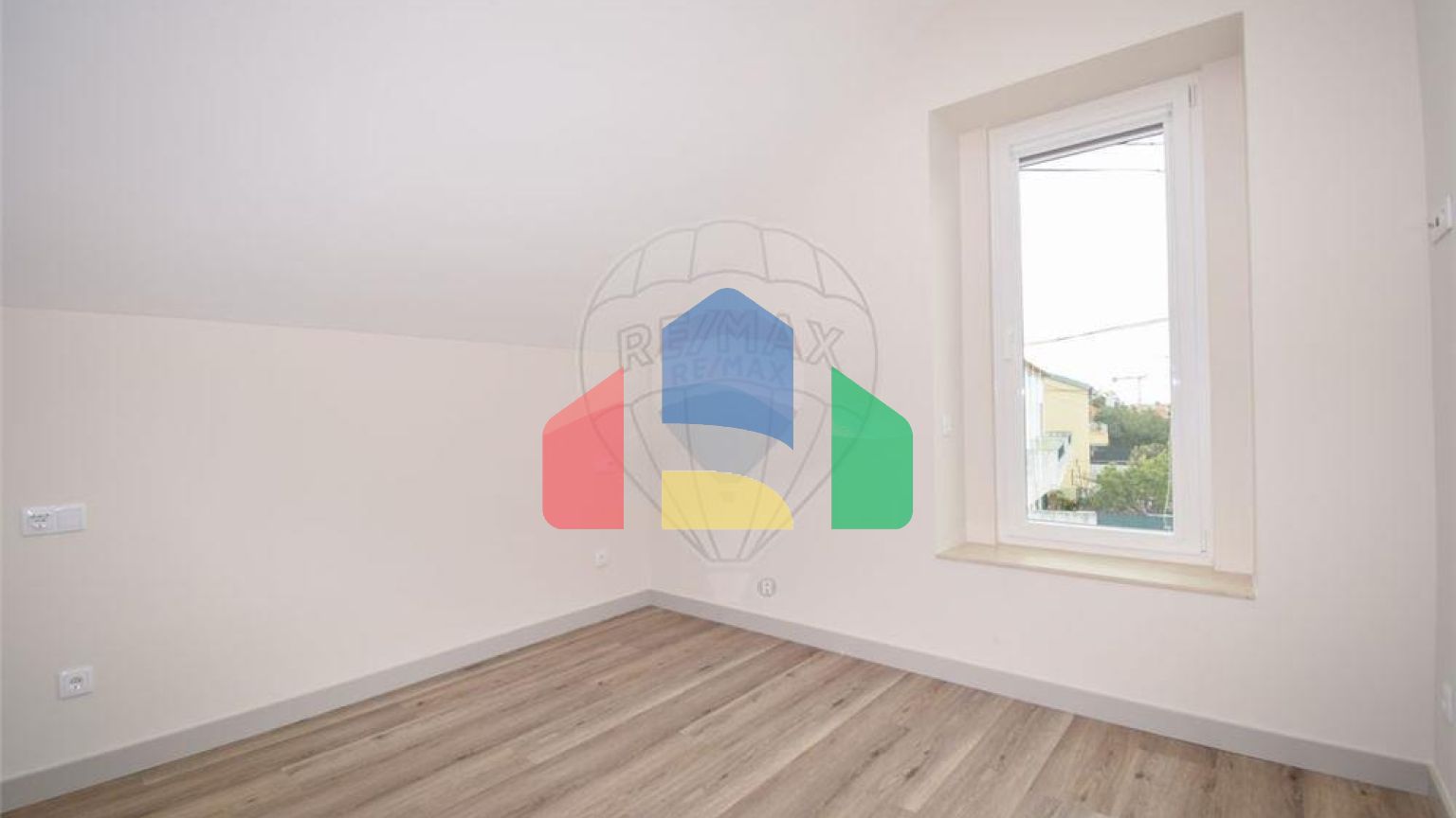 Residential - Single Family Home - T3 - Charneca de Caparica e Sobreda, Almada - PT