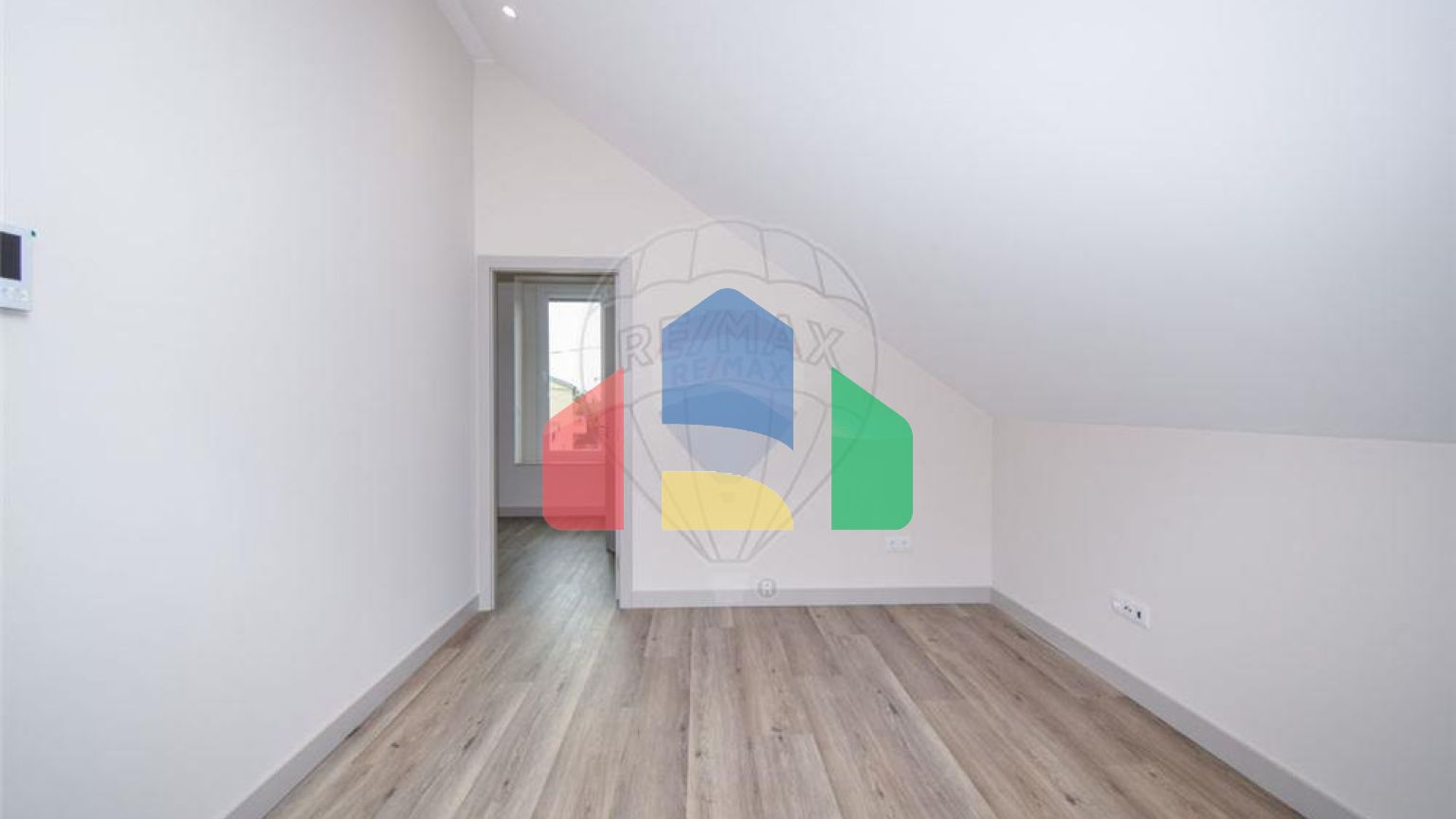 Residential - Single Family Home - T3 - Charneca de Caparica e Sobreda, Almada - PT