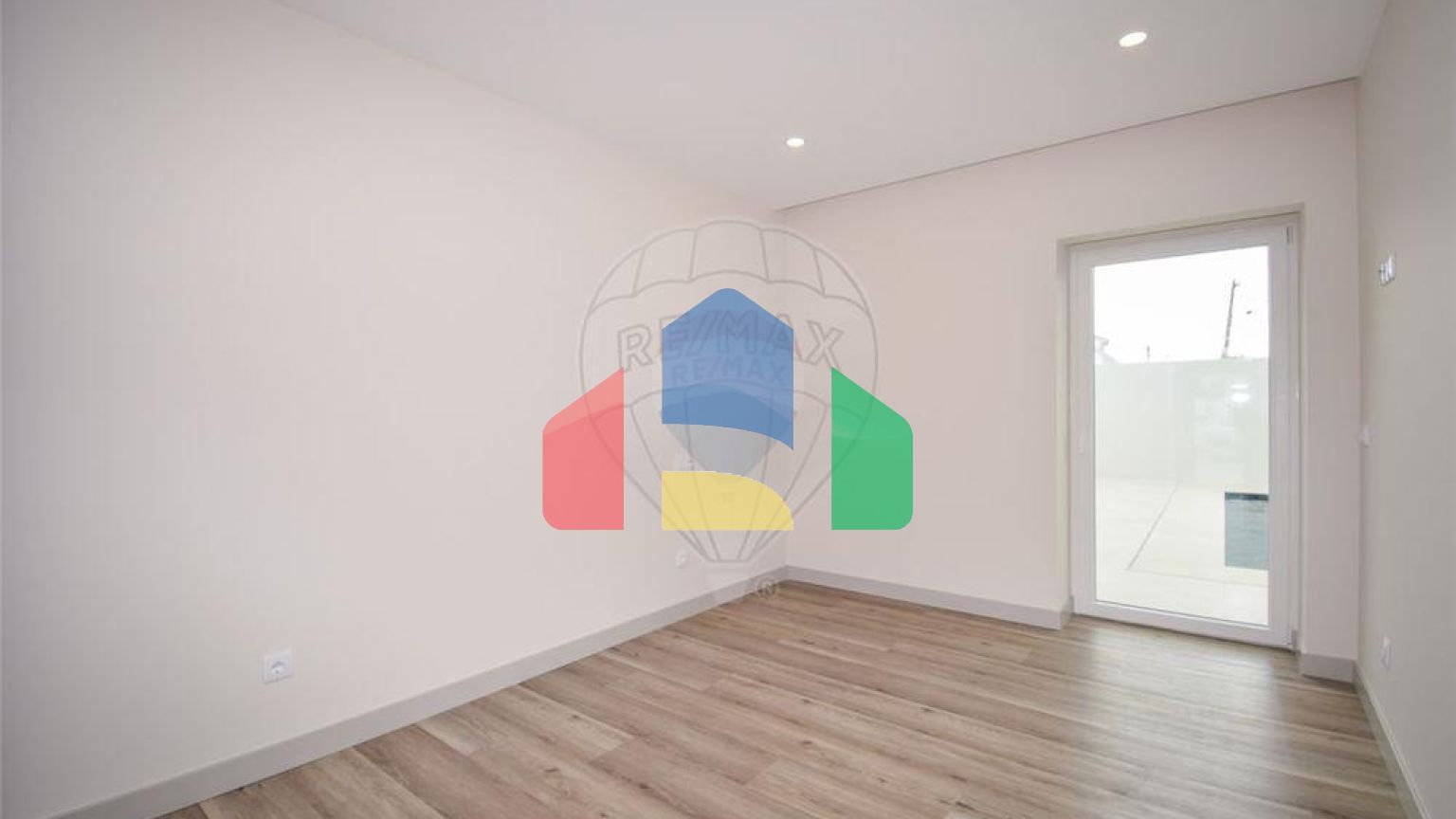 Residential - Single Family Home - T3 - Charneca de Caparica e Sobreda, Almada - PT