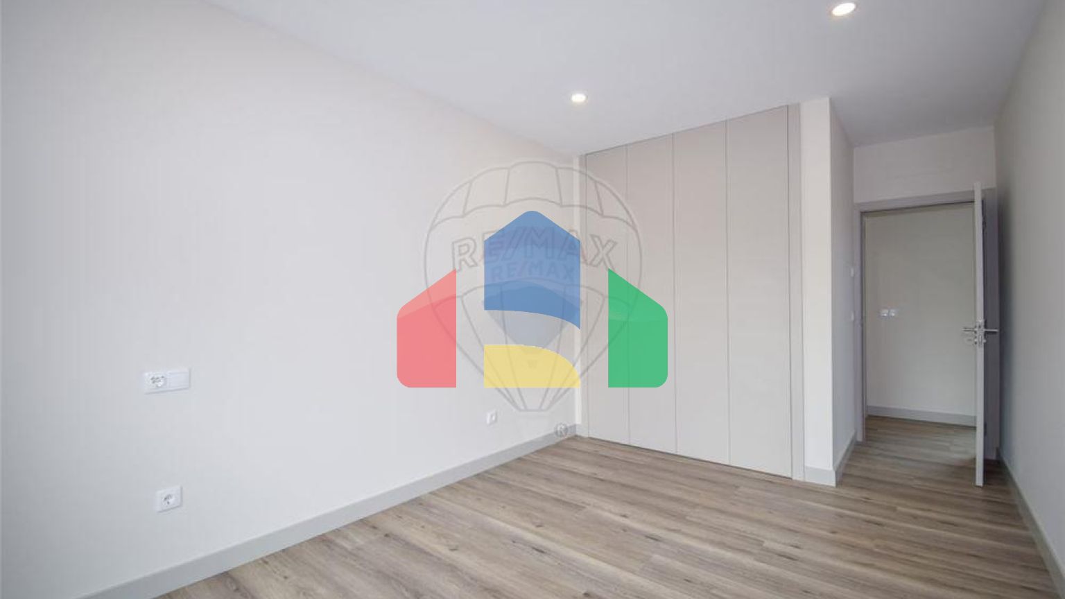 Residential - Single Family Home - T3 - Charneca de Caparica e Sobreda, Almada - PT