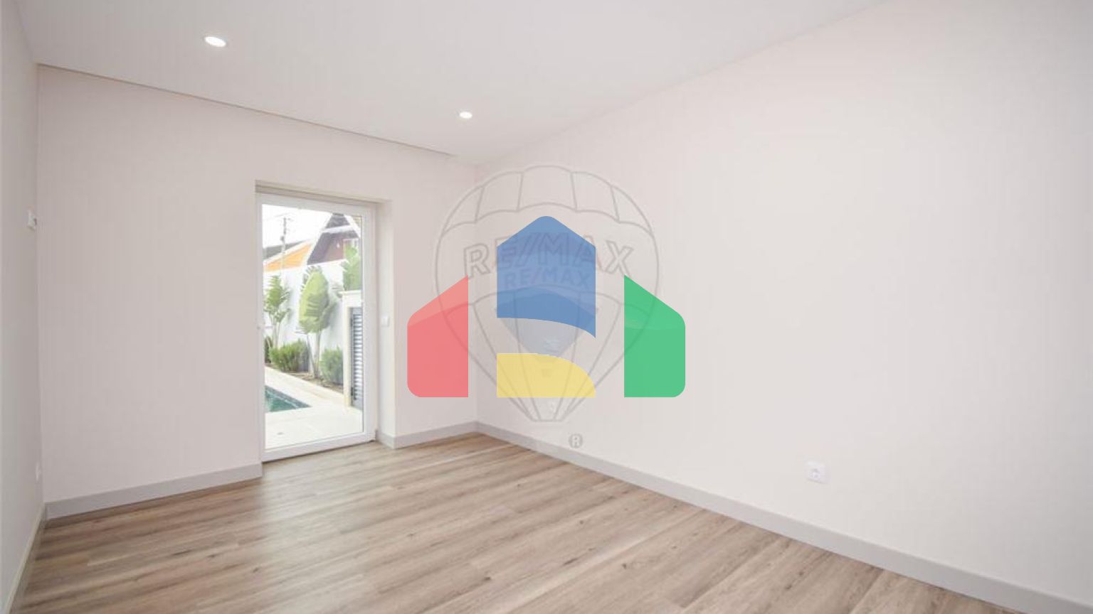 Residential - Single Family Home - T3 - Charneca de Caparica e Sobreda, Almada - PT