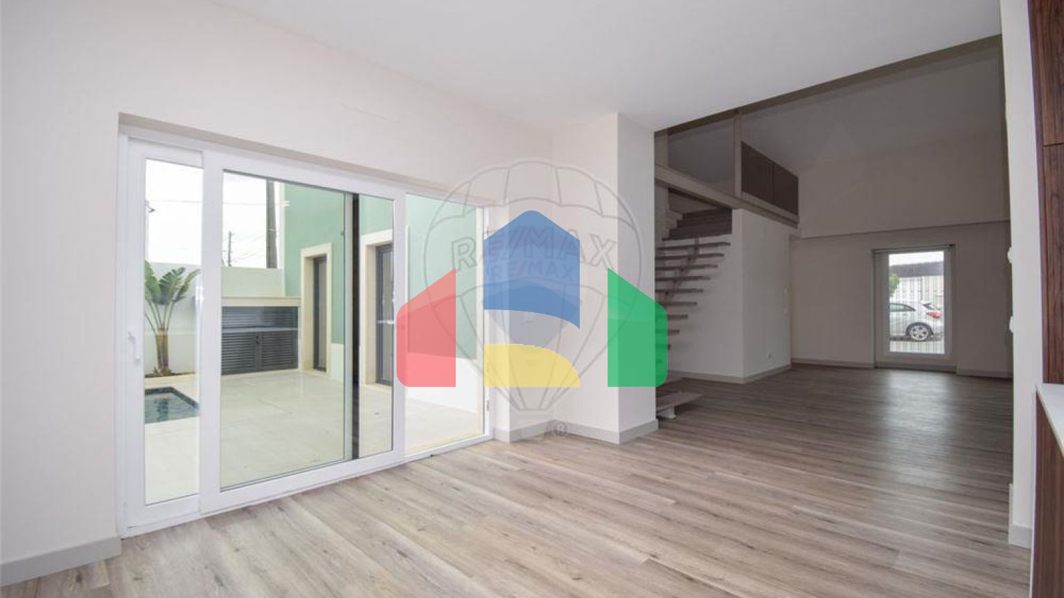 Residential - Single Family Home - T3 - Charneca de Caparica e Sobreda, Almada - PT