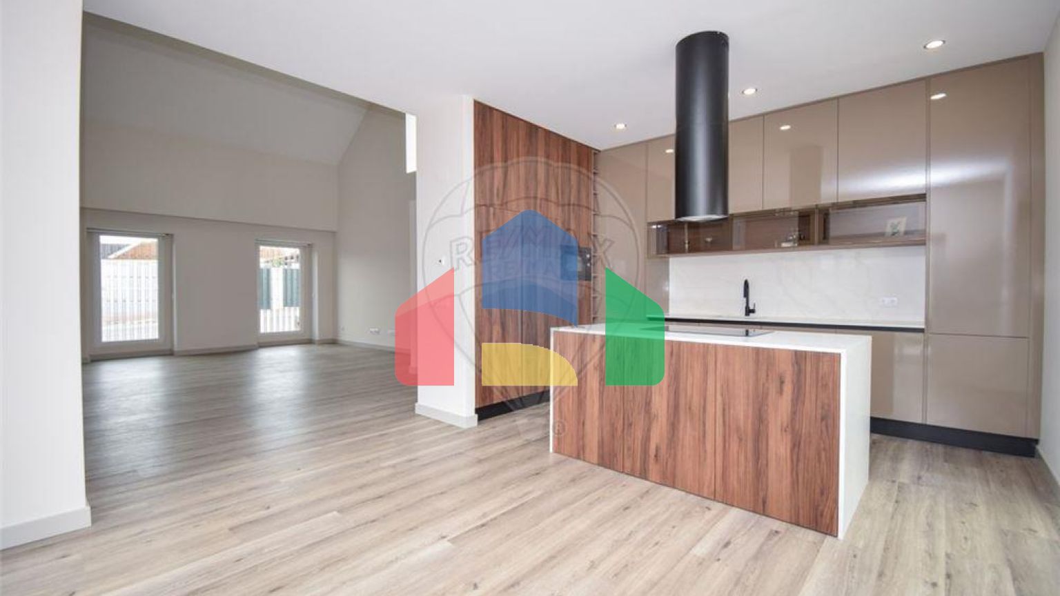 Residential - Single Family Home - T3 - Charneca de Caparica e Sobreda, Almada - PT