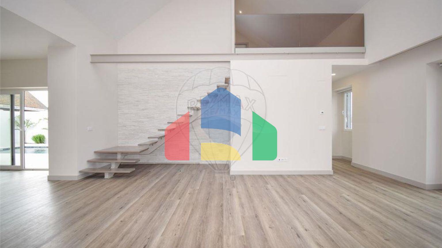 Residential - Single Family Home - T3 - Charneca de Caparica e Sobreda, Almada - PT