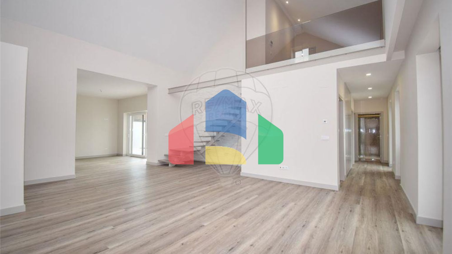 Residential - Single Family Home - T3 - Charneca de Caparica e Sobreda, Almada - PT