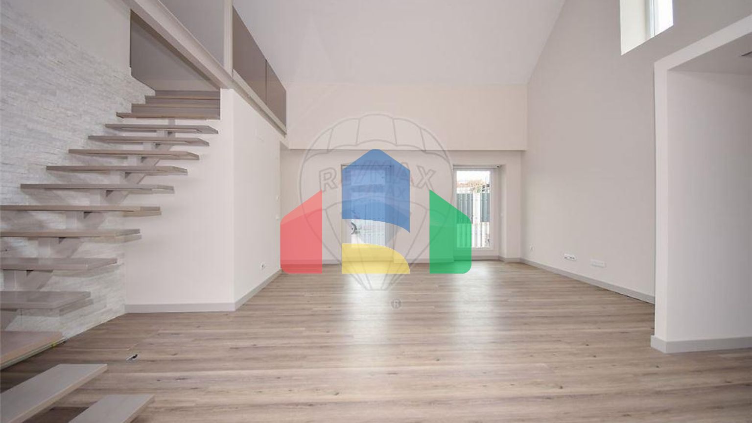 Residential - Single Family Home - T3 - Charneca de Caparica e Sobreda, Almada - PT