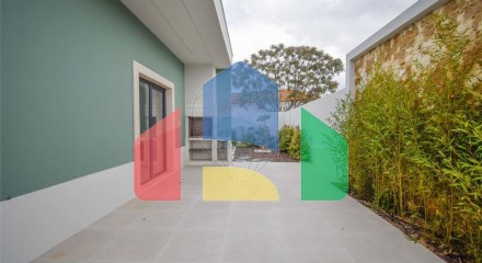 Residential - Single Family Home - T3 - Charneca de Caparica e Sobreda, Almada - PT