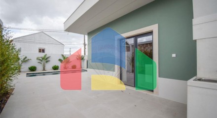 Residential - Single Family Home - T3 - Charneca de Caparica e Sobreda, Almada - PT
