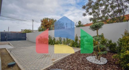 Residential - Single Family Home - T3 - Charneca de Caparica e Sobreda, Almada - PT