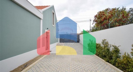 Residential - Single Family Home - T3 - Charneca de Caparica e Sobreda, Almada - PT