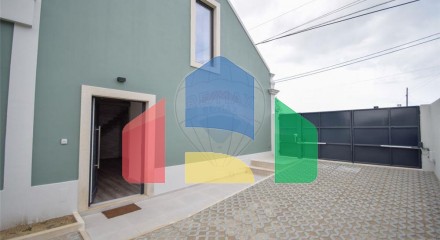 Residential - Single Family Home - T3 - Charneca de Caparica e Sobreda, Almada - PT