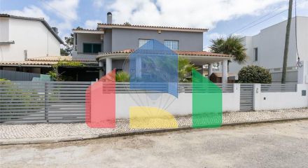 Residential - Single Family Home - T3 - Charneca de Caparica e Sobreda, Almada - PT