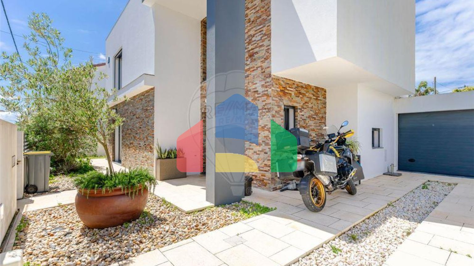 Residential - Single Family Home - T3 - Charneca de Caparica e Sobreda, Almada - PT