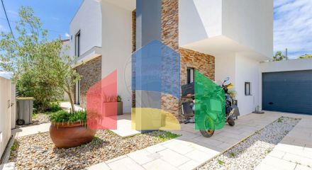 Residential - Single Family Home - T3 - Charneca de Caparica e Sobreda, Almada - PT
