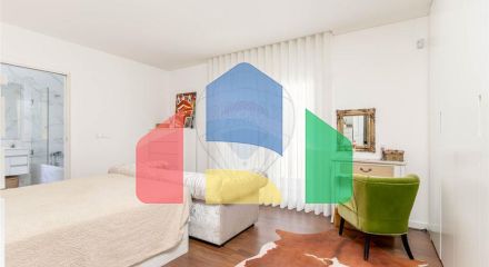 Residential - Single Family Home - T3 - Charneca de Caparica e Sobreda, Almada - PT