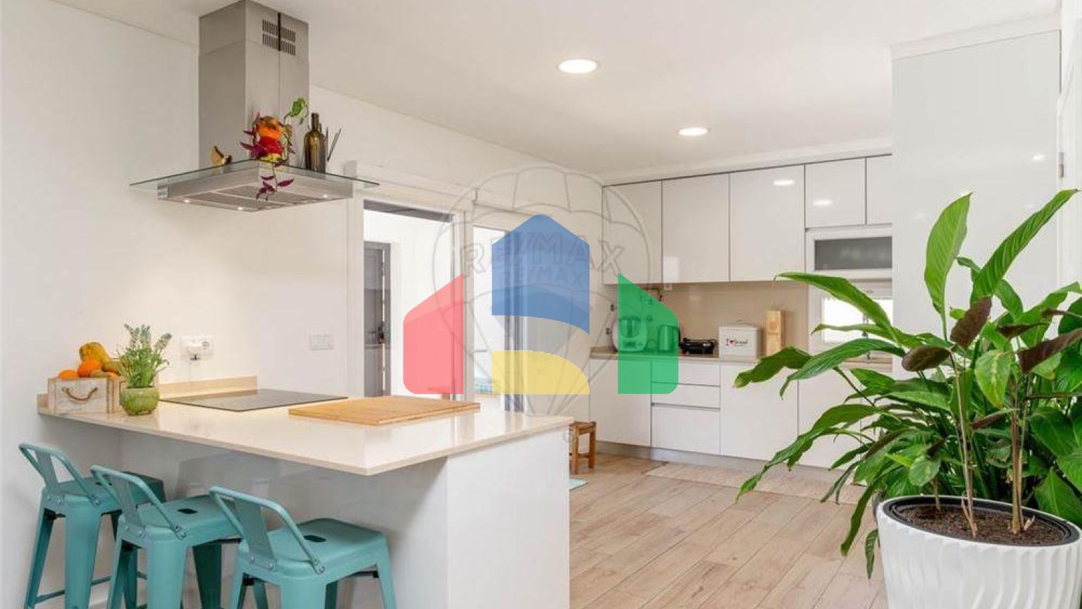 Residential - Single Family Home - T3 - Charneca de Caparica e Sobreda, Almada - PT