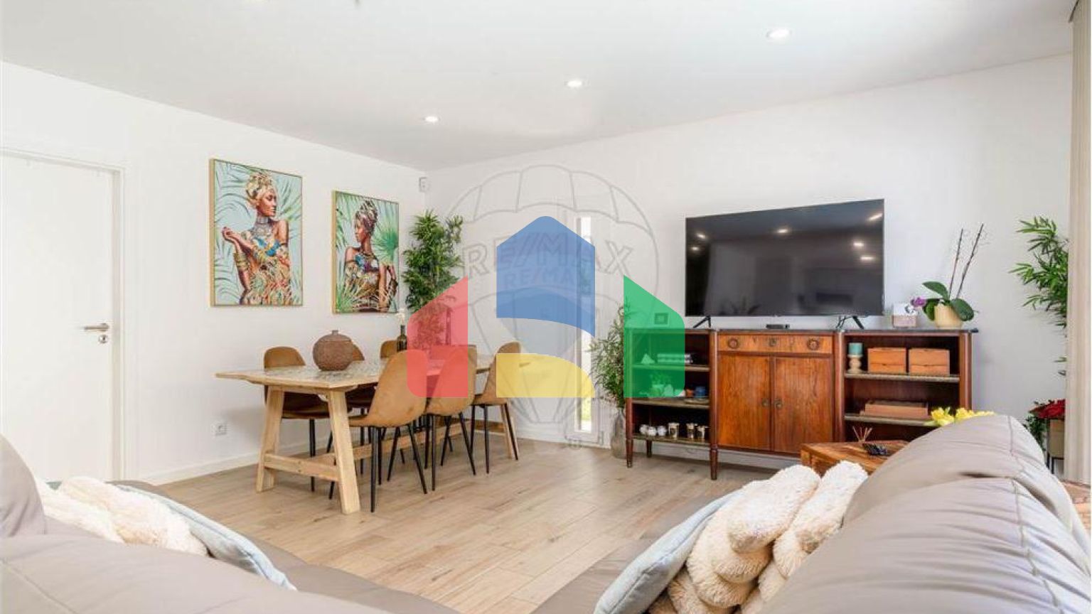 Residential - Single Family Home - T3 - Charneca de Caparica e Sobreda, Almada - PT