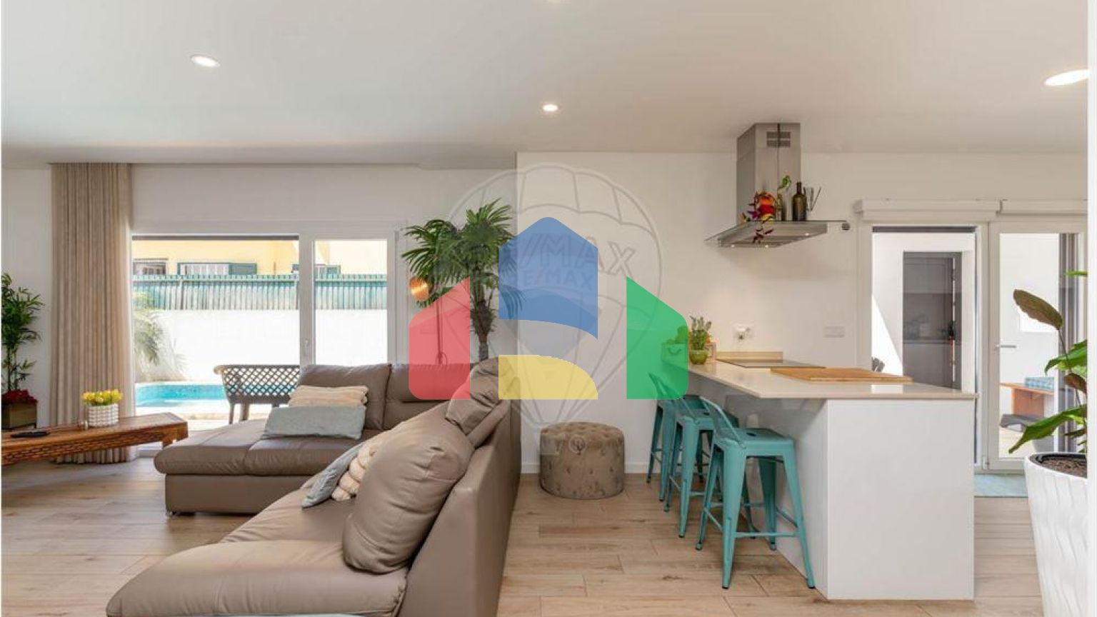 Residential - Single Family Home - T3 - Charneca de Caparica e Sobreda, Almada - PT