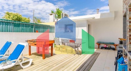 Residential - Single Family Home - T3 - Charneca de Caparica e Sobreda, Almada - PT